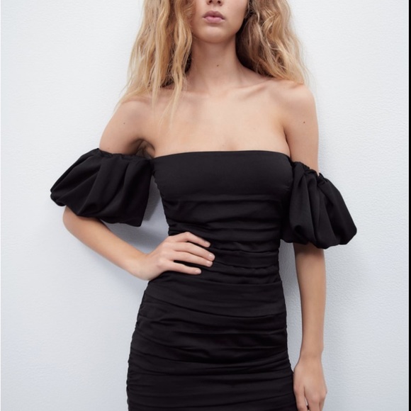 Short dress with ruching - Picture 3 of 8